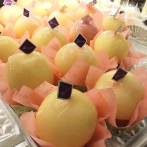 まるごと桃のタルト　シェフジモト　ケーキ